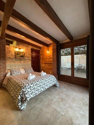a bedroom with a bed and a large window at Villa Paquita Loft in Deltebre