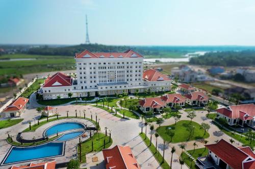 Bazén v ubytování Ban Thach Riverside Hotel & Resort nebo v jeho okolí