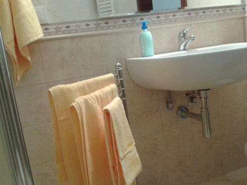Bilik mandi di Casa Noemi b&b