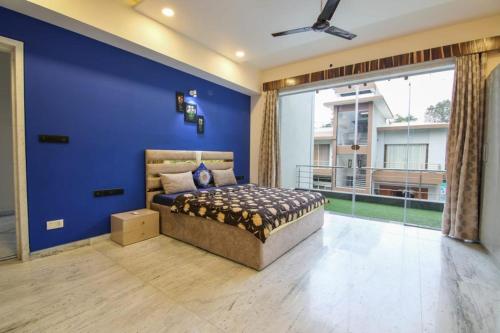 Katil atau katil-katil dalam bilik di IN 4BHK VILLA LONAVALA