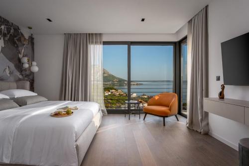 Voodi või voodid majutusasutuse Deluxe Villa Nitia with 4 bedrooms 550m from sandy beach toas