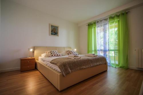 Alenka Green