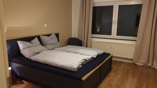 Ένα ή περισσότερα κρεβάτια σε δωμάτιο στο 3-Zimmer mitten in Siegburg