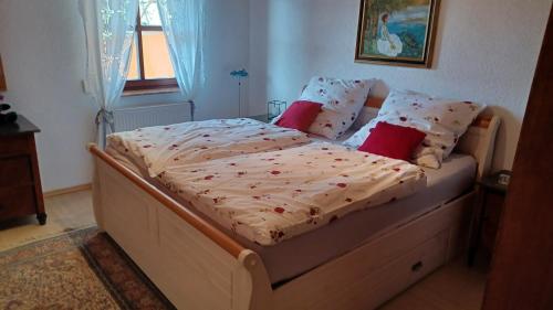 En eller flere senge i et værelse på Ferienwohnung Haus am Berg