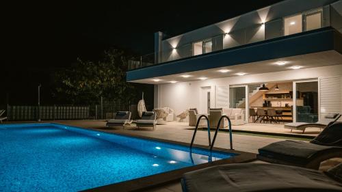 Gallery image of Luxury Blue Villas Vis in Vis