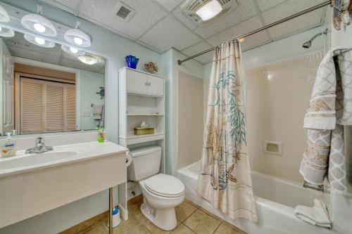 Kúpeľňa v ubytovaní 2501 S Ocean Blvd, 1005 - Ocean Front Sleeps 6