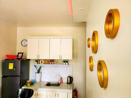 A kitchen or kitchenette at Serene 2BR Escape: Poolside Bliss in Iloilo City