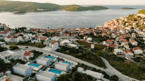 Gallery image of Luxury Blue Villas Vis in Vis