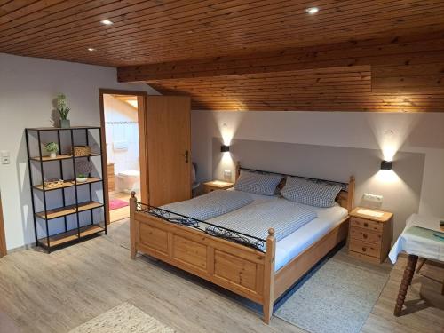 Postel nebo postele na pokoji v ubytování Gästehaus Pöppl