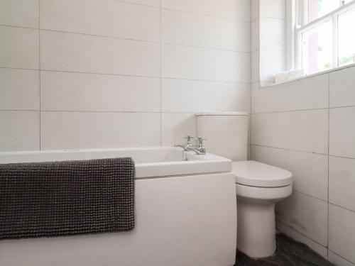 Vannituba majutusasutuses Cherry Tree Cottage