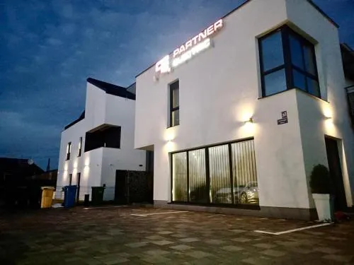 4TREES Airport Apartments and Rooms