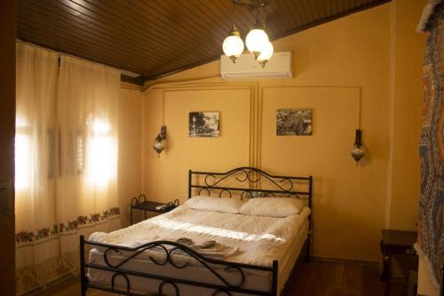 a bedroom with a bed and a chandelier at Şirvani Konağı in Gaziantep