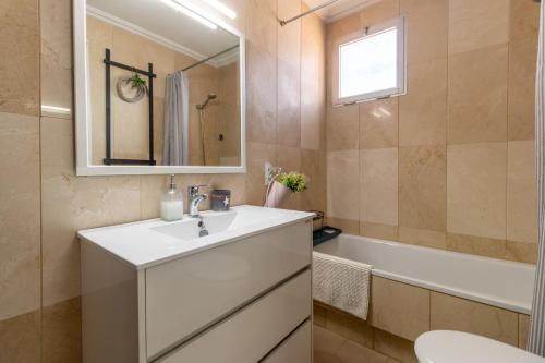 Et badeværelse på Atico Puente Romano PARKING GRATUITO