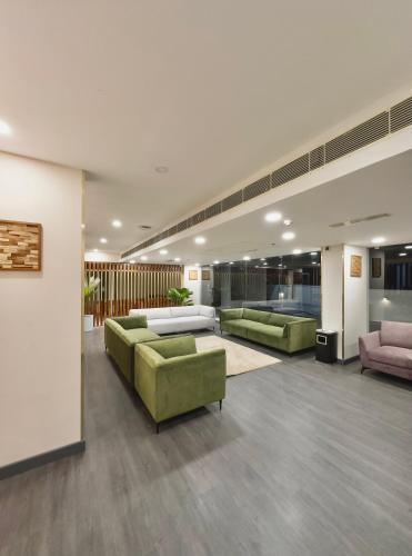 Posezení v ubytování The Habitat Suites