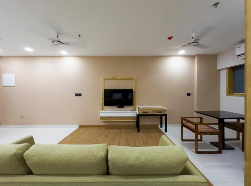 TV a/nebo společenská místnost v ubytování The Habitat Suites