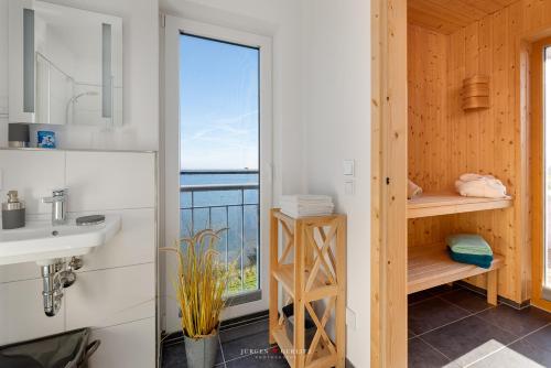 a bathroom with a sink and a window at Ostseewind: Wasserblick, finnische Sauna, Whirlwanne, Kamin, 2 Parkplaetze in Kappeln