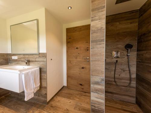 A bathroom at Holzhof