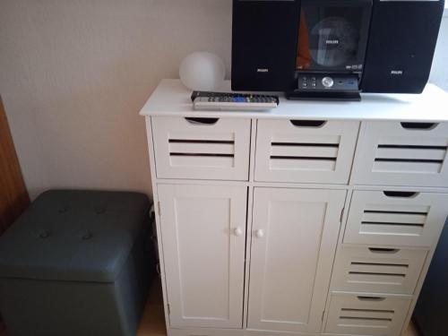 a white cabinet with a tv on top of it at Hexenstube-Dorolina in Hohegeiß