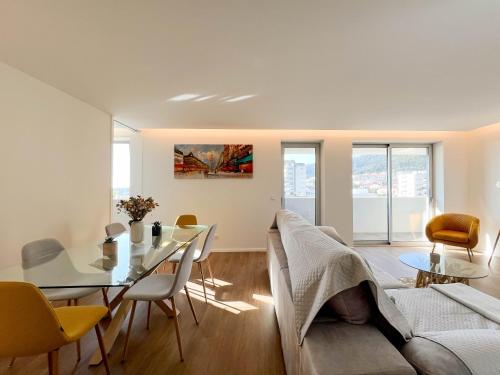 a living room with a table and a couch at Viana Urban Glamour in Viana do Castelo