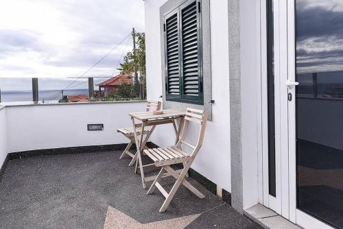 a table and chairs on the balcony of a house at Casa do Mar in Funchal