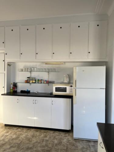 Apartment 1 on Oxideにあるキッチンまたは簡易キッチン