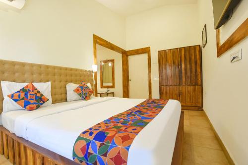 a bedroom with a large bed in a room at FabHotel Grand Royal Palms in Benaulim