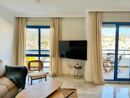 Seaside Oasis with Mountain Views - EaW Homes