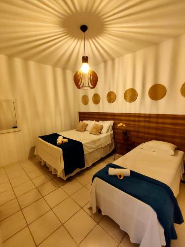 a hotel room with two beds and a ceiling at Ap8 atrás da Passarela do caranguejo- Orla de Atalaia in Aracaju
