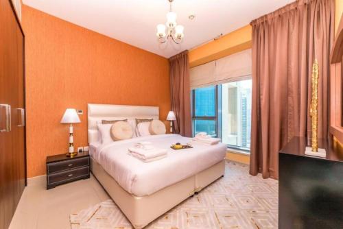 Postel nebo postele na pokoji v ubytování Bellavista - Splendid - 2 BR - Boulevard 29 - Burj Khalifa & Fountain View