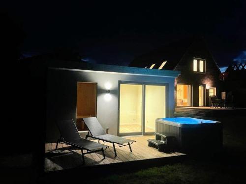 Bazén v ubytování Ferienwohnung-Friesenblick nebo v jeho okolí