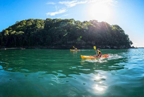 a person in a kayak in the water near a island at Mirage Hotel Newport in Newport