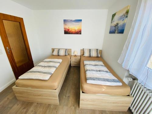 two beds in a small room with at Am Gallerturm mit Seeblick in Überlingen