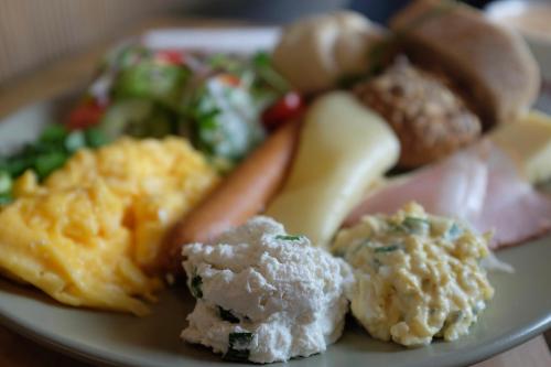 アパートホテルの敷地内または近くでの食事または食べ物
