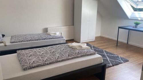 Łóżko lub łóżka w pokoju w obiekcie ND Hotels & Apartment Superior Bottrop