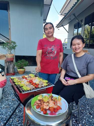 Makanan di atau berdekatan rumah percutian