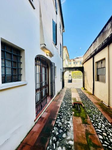 an alley between two buildings with a bridge in the background at San Pancrazio Home in Treviso