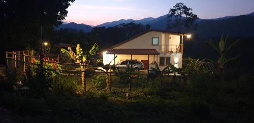 a house with a car parked in front of it at Apartamento los 3B in Manabao