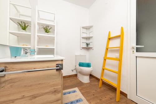 a bathroom with a toilet and a yellow ladder at Beachfront two bedrooms house Casa Toral in Majanicho