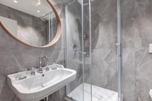 La Badessa Apartment by Mamo Florence