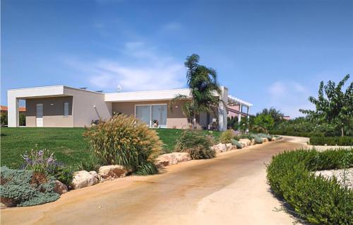 2 Bedroomcozy Home In Modica