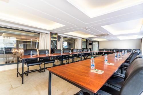 El área de trabajo o centro de convenciones de One Hotel Casablanca