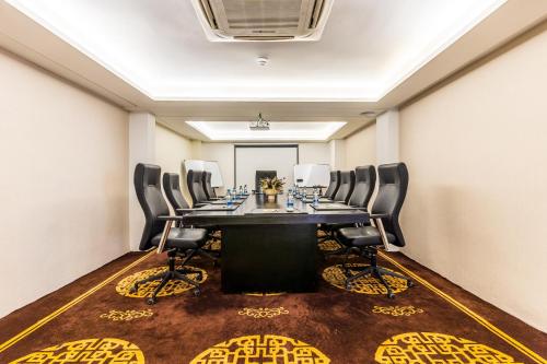 El área de trabajo o centro de convenciones de One Hotel Casablanca