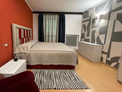 a small bedroom with a bed and a couch at Deluxe Apartment Vittorio Po Torino centro in Turin