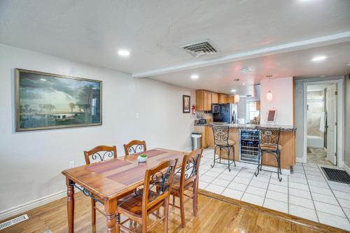 Η κουζίνα ή μικρή κουζίνα στο 2 Mi to Dtwn Grand Junction Home with Hot Tub