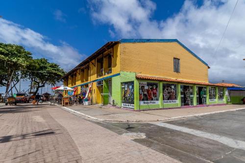 a colorful building on the side of a street at Pé na areia, Praia do Francês in Marechal Deodoro