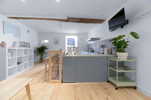 Η κουζίνα ή μικρή κουζίνα στο Le Bon Enfant - Appartements design en centre ville