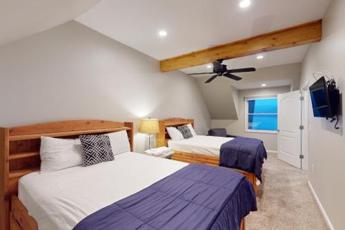 a bedroom with two beds and a ceiling fan at Leisure Lake in Oakland
