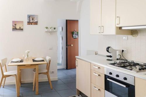 Virtuvė arba virtuvėlė apgyvendinimo įstaigoje Osimo nel Cuore del Centro, free Wi-FI e Netflix