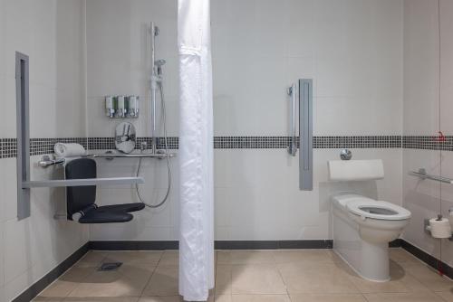Ένα μπάνιο στο Hampton by Hilton London Waterloo