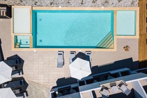 Fotografie z fotogalerie ubytování Evilio Suites, Inspired Family Retreat, Βy ThinkVilla v destinaci Skaleta